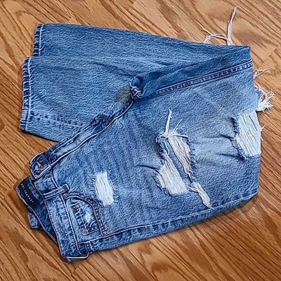 Aeropostale Distressed Mom Jeans Size 2 - Picture 9 of 14